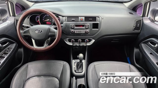 Kia Pride — interior