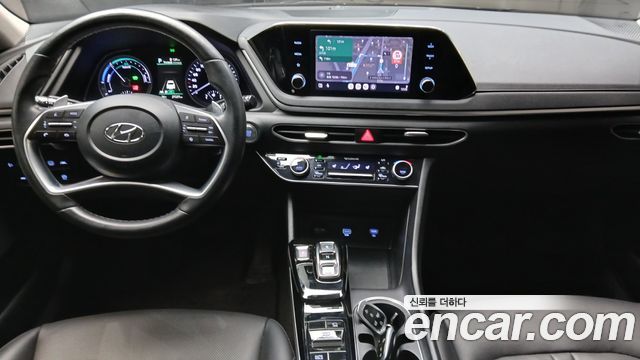 Hyundai Sonata — interior