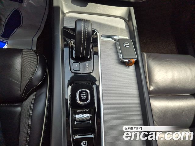 Volvo XC60 — interior