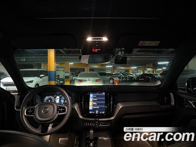 Volvo XC60 — interior