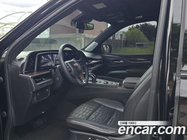 Cadillac Escalade — interior