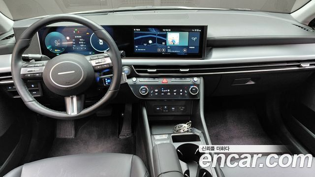 Hyundai Sonata — interior