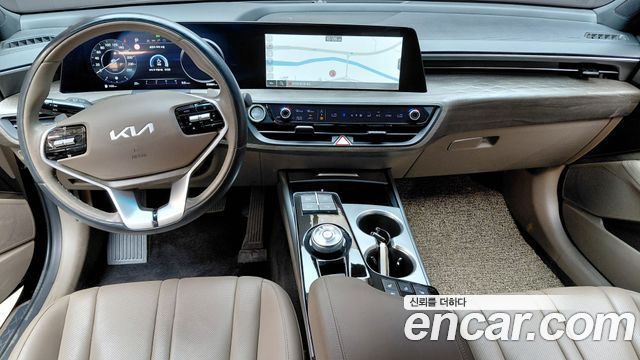 Kia K8 — interior