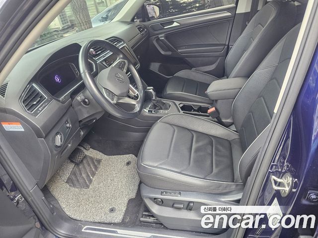 Volkswagen Tiguan — interior