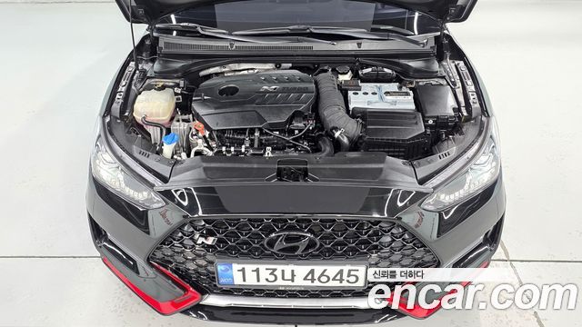 Hyundai Veloster — interior