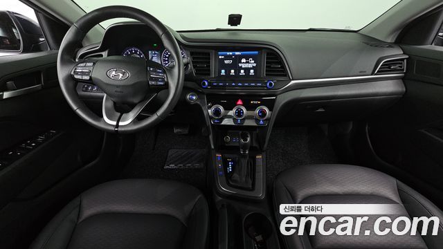 Hyundai Avante — interior