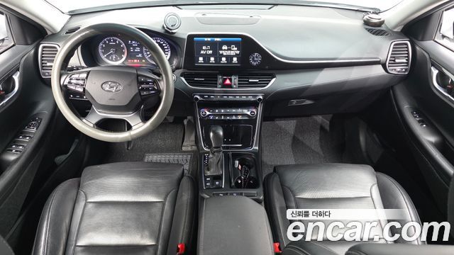 Hyundai Grandeur — interior