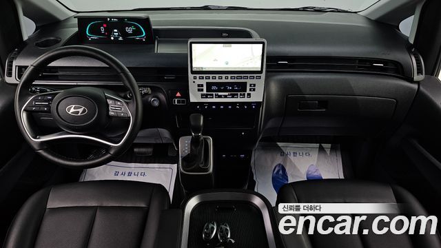 Hyundai Staria — interior