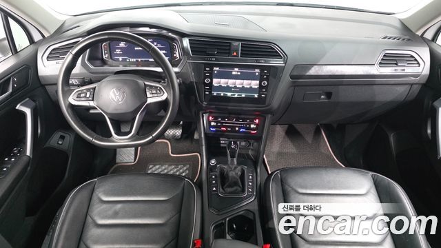 Volkswagen Tiguan — interior