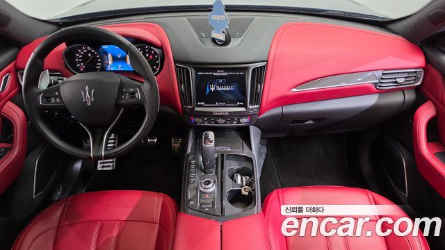 Maserati Levante — interior