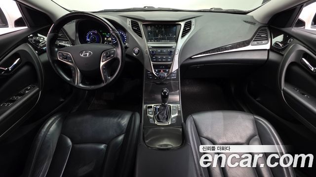 Hyundai Grandeur — interior