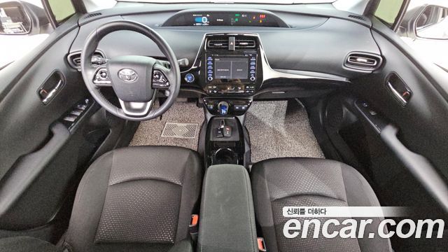 Toyota Prius — interior