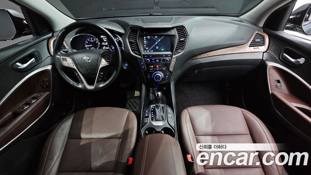 Hyundai Santa Fe — interior