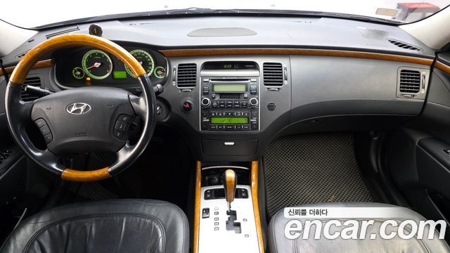 Hyundai Grandeur — interior