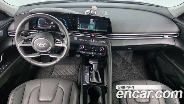Hyundai Avante — interior
