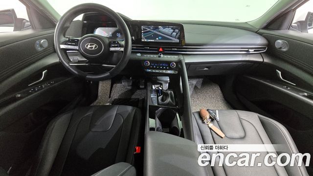 Hyundai Avante — interior