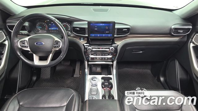 Ford Explorer — interior