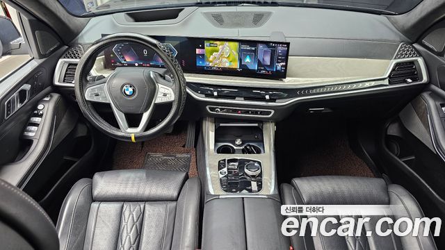 BMW X7 — interior