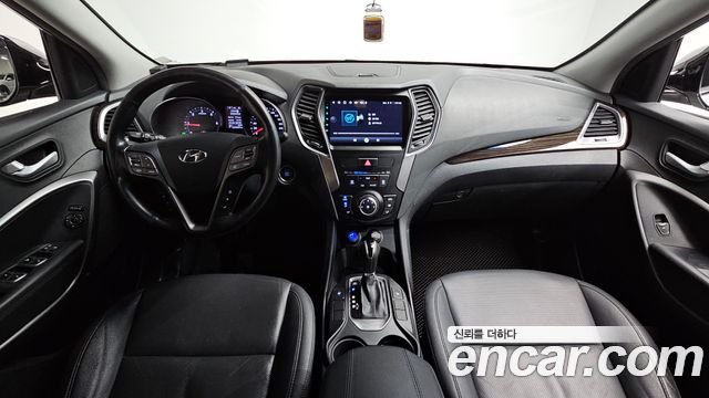 Hyundai Santa Fe — interior