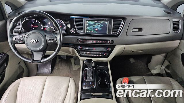 Kia Carnival — interior