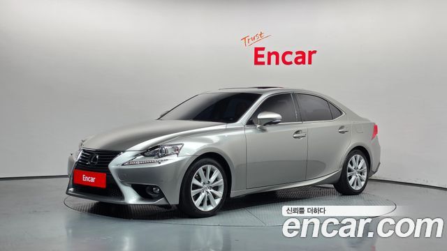 Lexus IS