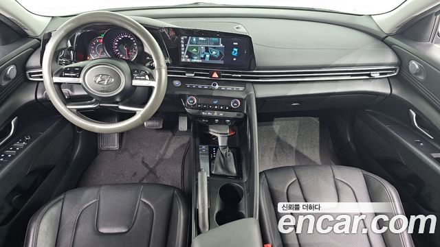 Hyundai Avante — interior