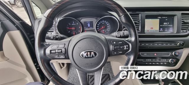 Kia Carnival — interior