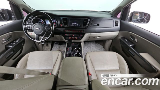 Kia Carnival — interior