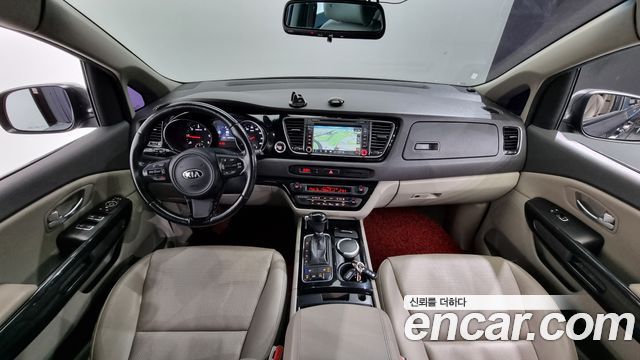 Kia Carnival — interior