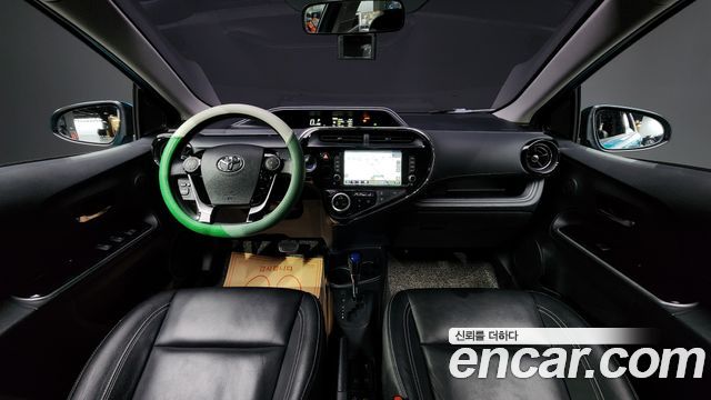 Toyota Prius — interior