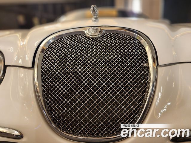 Jaguar S-Type — interior