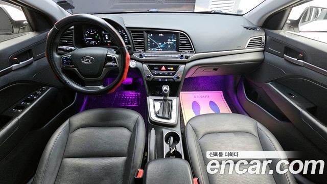 Hyundai Avante — interior