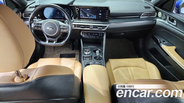 Kia K5 — interior