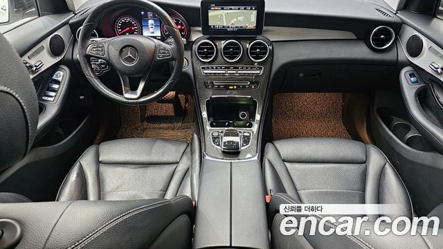 Mercedes-Benz GLC-Class — interior