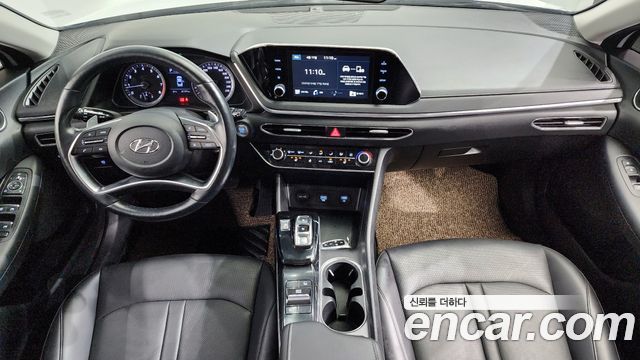 Hyundai Sonata — interior
