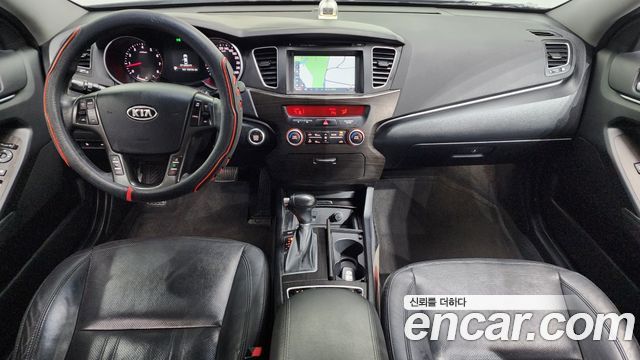 Kia K7 — interior