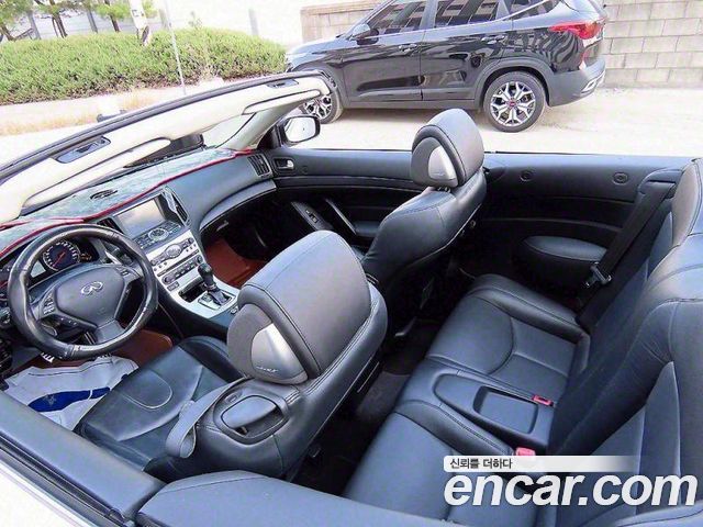 Infiniti G — interior