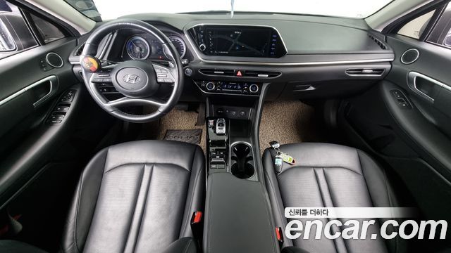 Hyundai Sonata — interior