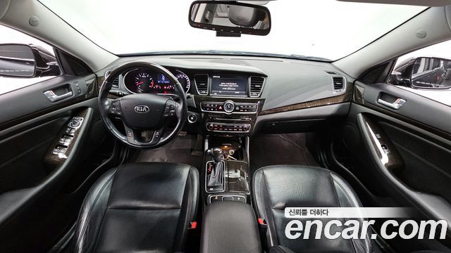 Kia K7 — interior