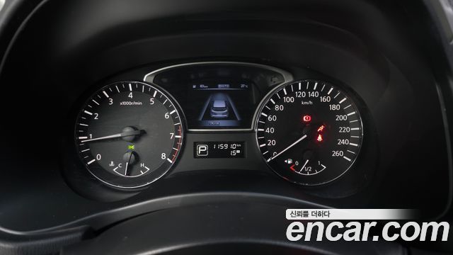 Nissan Pathfinder — interior