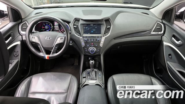 Hyundai Santa Fe — interior