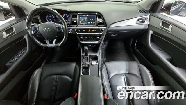 Hyundai Sonata — interior