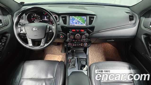 Kia K7 — interior