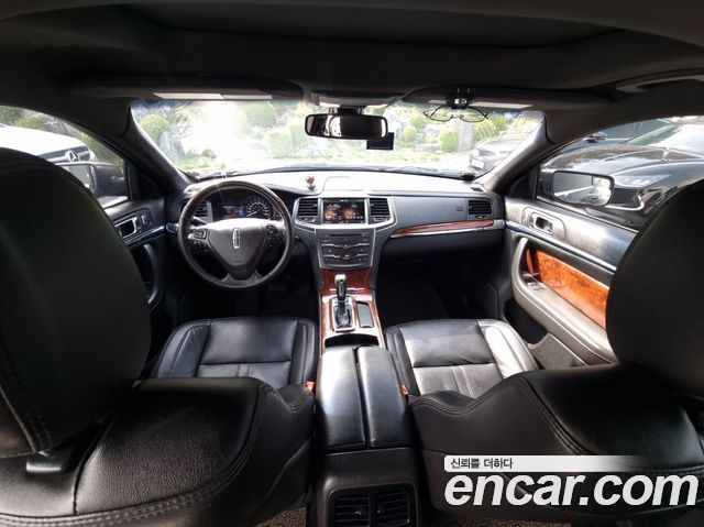 Lincoln MKS — interior