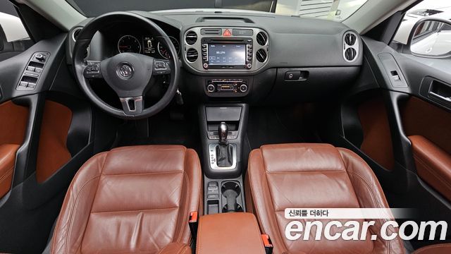 Volkswagen Tiguan — interior