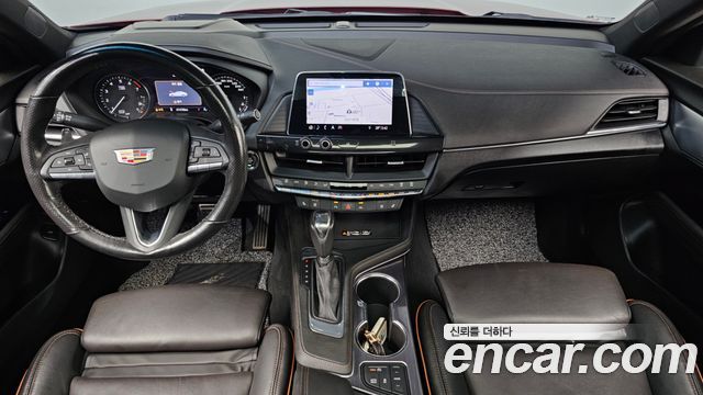 Cadillac CT4 — interior