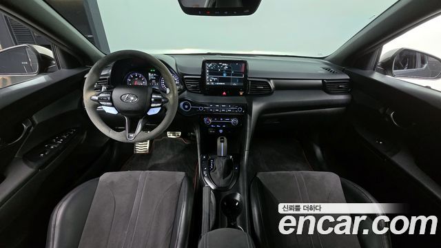 Hyundai Veloster — interior