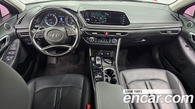 Hyundai Sonata — interior