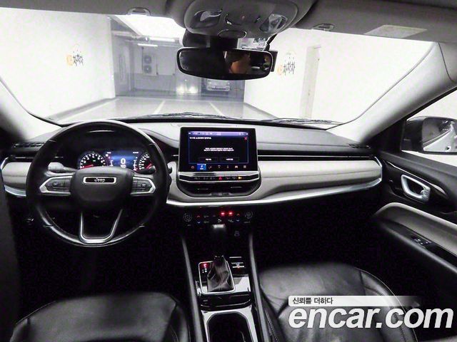 Jeep Compass — interior