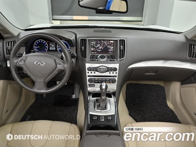 Infiniti Q60 — interior